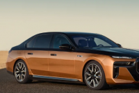 2024 BMW i7 M70 xDrive 输出静音 650 hp 和 748 lb-ft