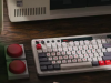 受 NES 启发的键盘配备巨型可编程超级按钮
